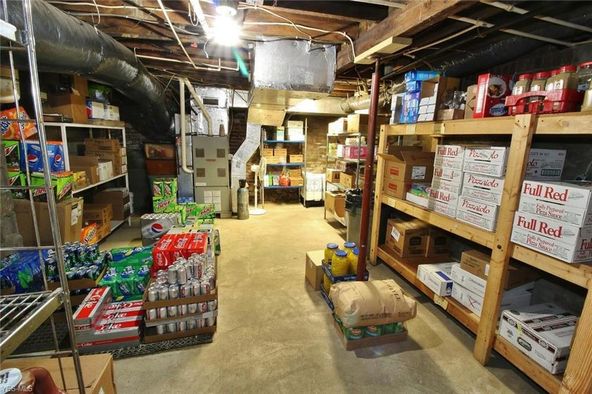 Peachs Place : 121 E Main St, Crooksville, OH 43731